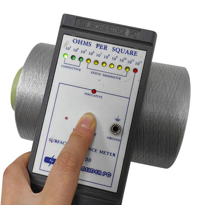 150D/2 Anti-statik giyim için gri iletken dikiş ipliği Yapım Polyester Karbon Fiber ipliği Uzun iletken iplik
