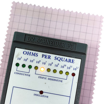 ESD Giysi Pembe 7 mm ızgara kumaş 98% Poliester + 2% İletici Karbon ESD Antistatik Kumaş