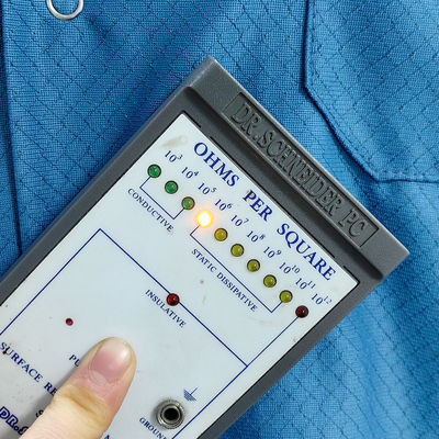 Mavi Yıkanabilir Temiz Oda ESD Smock Antistatik Kıyafetler 96% Poliester + 4% Karbon